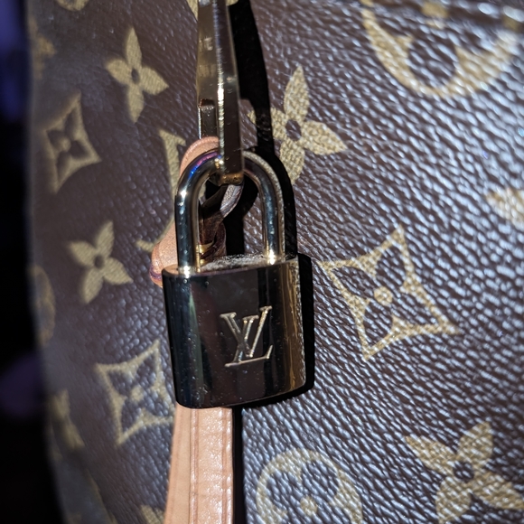 Vintage Louis Vuitton Large Purse - Picture 6 of 9